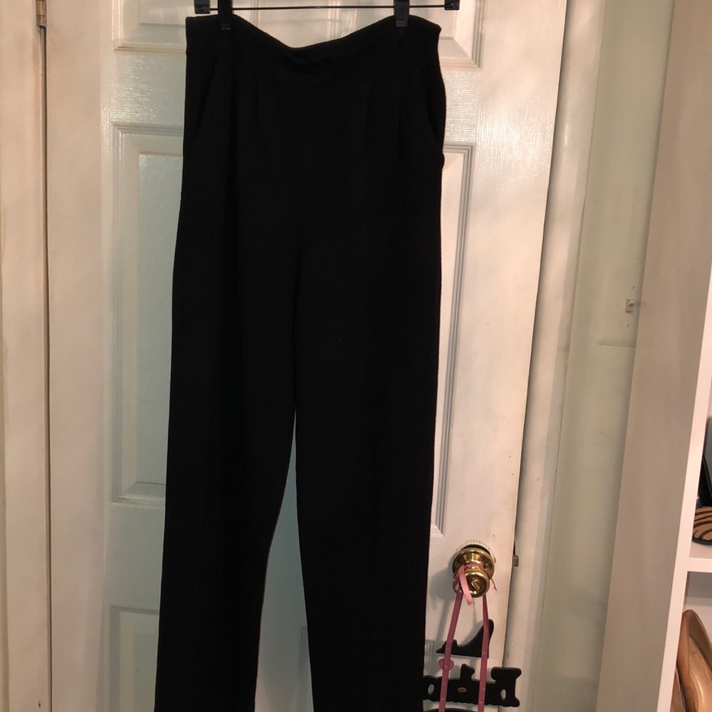 St. John knit pants with pockets.
